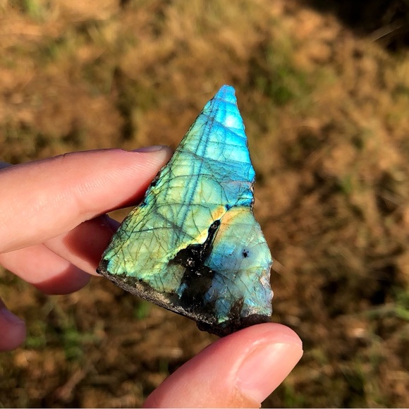 Iridescent Blue Labradorite - Picture 3 of 3